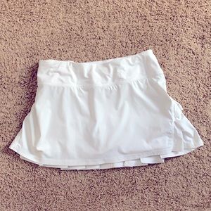 Lululemon white pleated mini skirt size 4